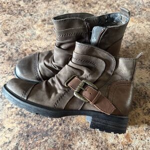 Earth Brown Combat Boots with Buckle